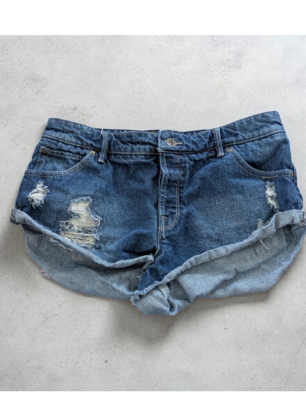 Roxy Denim Raw hem cuffed shorts Distressed Short 2" Inseam Size‎ 30